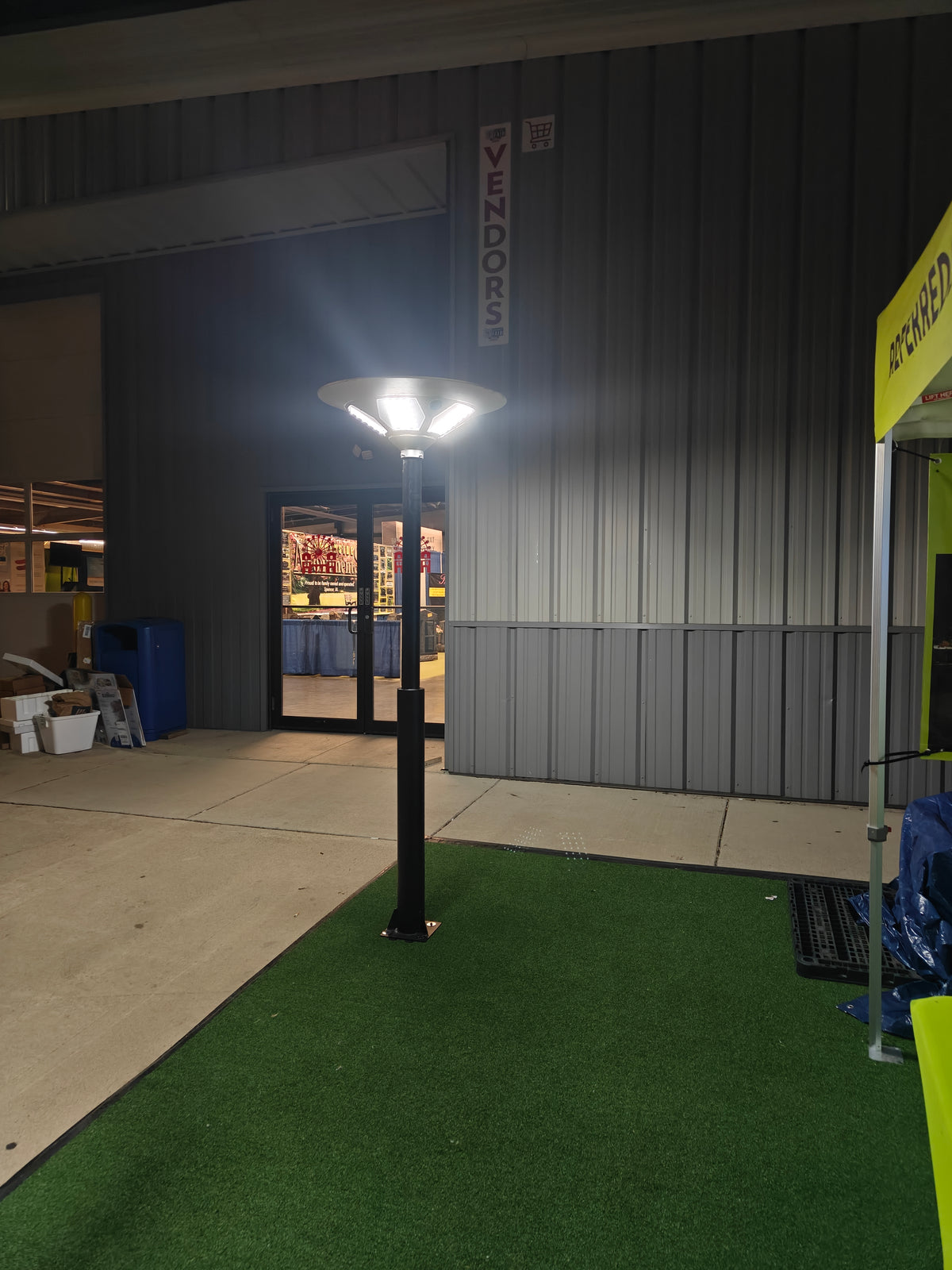 Solar courtyard light